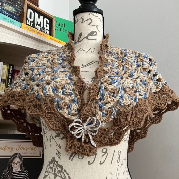 Lovely Hand Crocheted Shawl NWOT - Picture 6 of 10